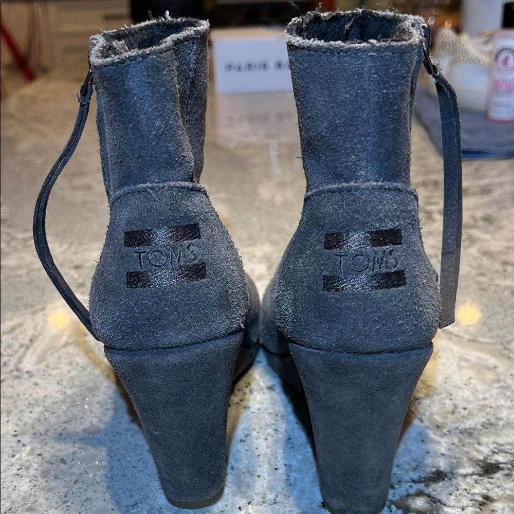 TOM'S Gray Suede Leather Desert Wedge Ankle Bootie Size 6.5 - Picture 5 of 10